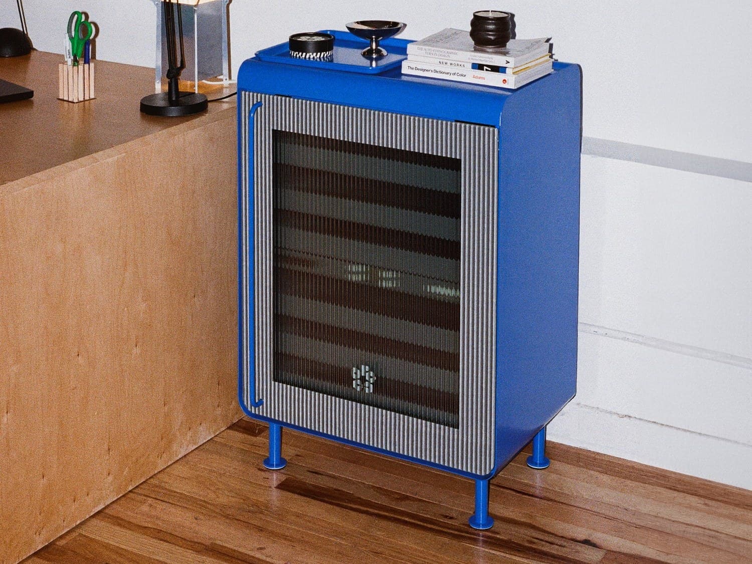 Rocco Classic drinks fridge in blue with a reeded glass door, a tray on top and tall legs